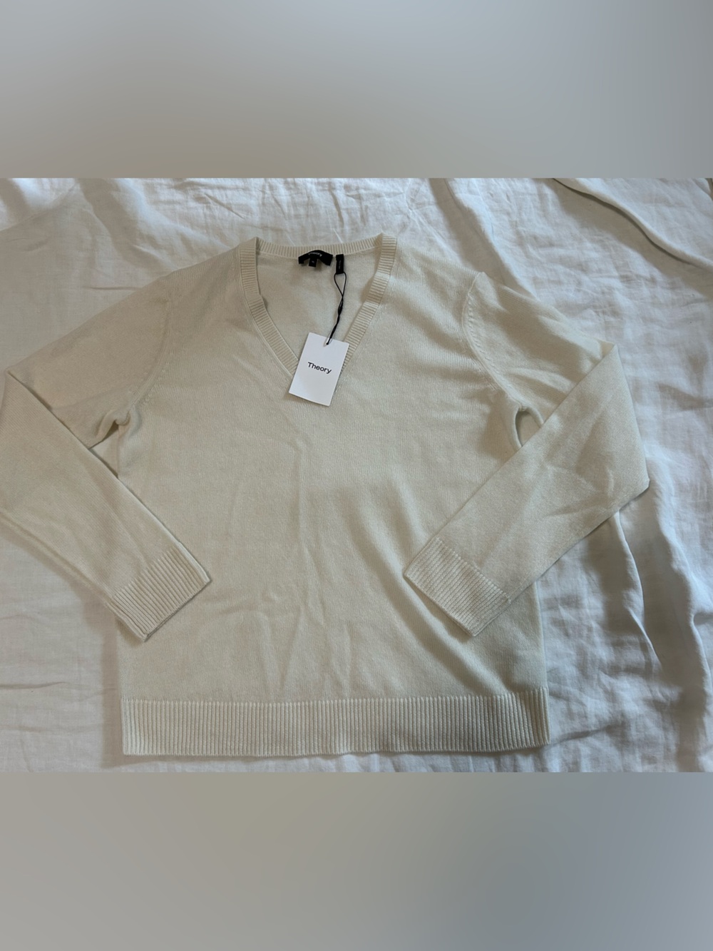 Theory Featherweight Cashmere Ivory Cream V-Neck Sweater